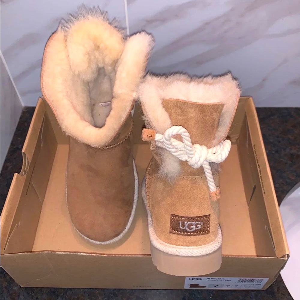 UGG Selene Boot Size 7